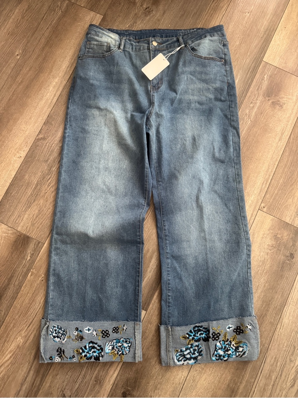 NWT Boutique Floral Embroidered Wide Leg Cuffed Jeans Size 2XL